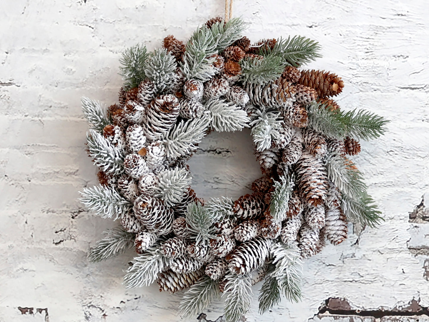 Chic Antique - Christmas Pine Cone Wreath