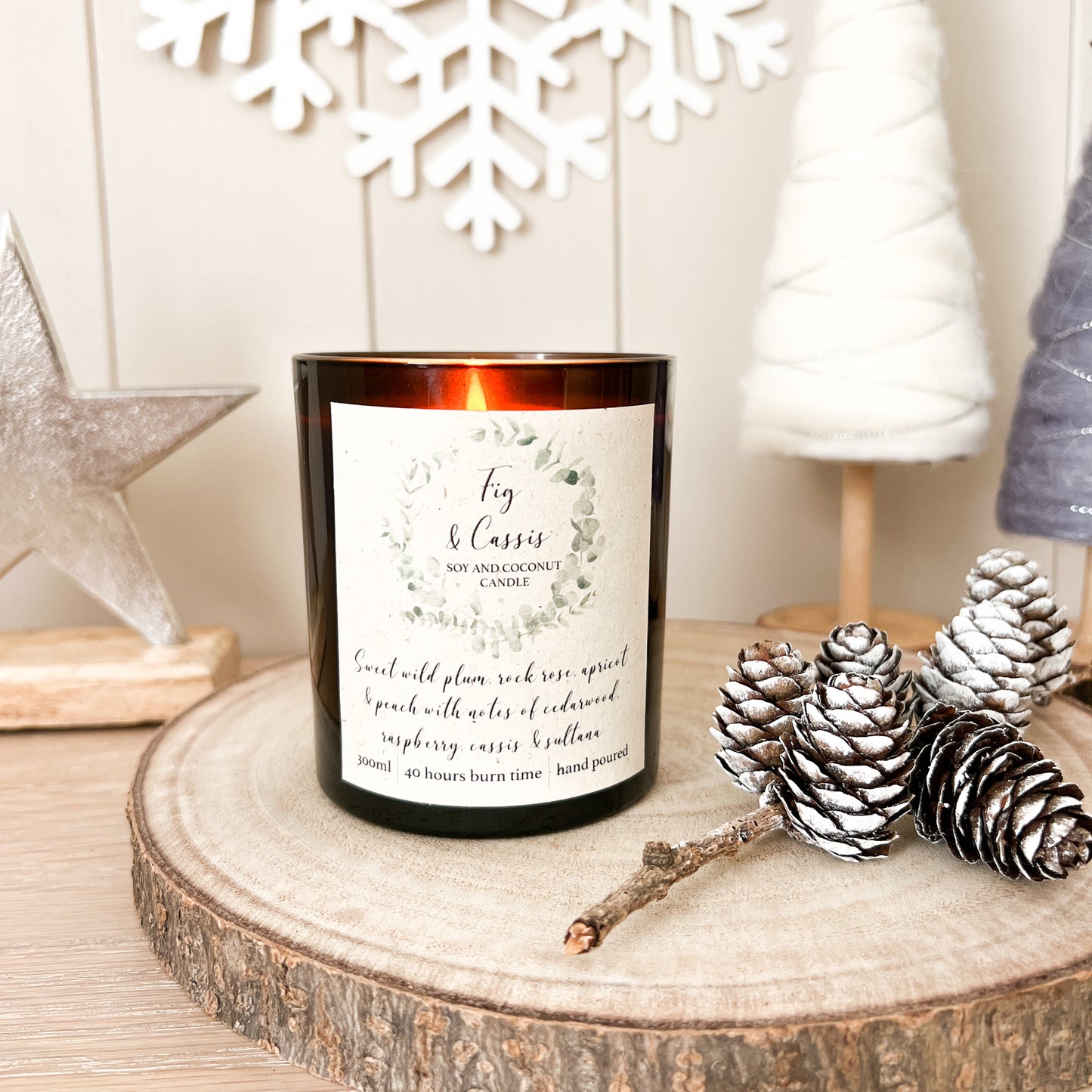 Soy and Coconut Wax Scented Candle, Eucalyptus Wreath Design - 300ml - 5 Scents, 4 Jar Colours