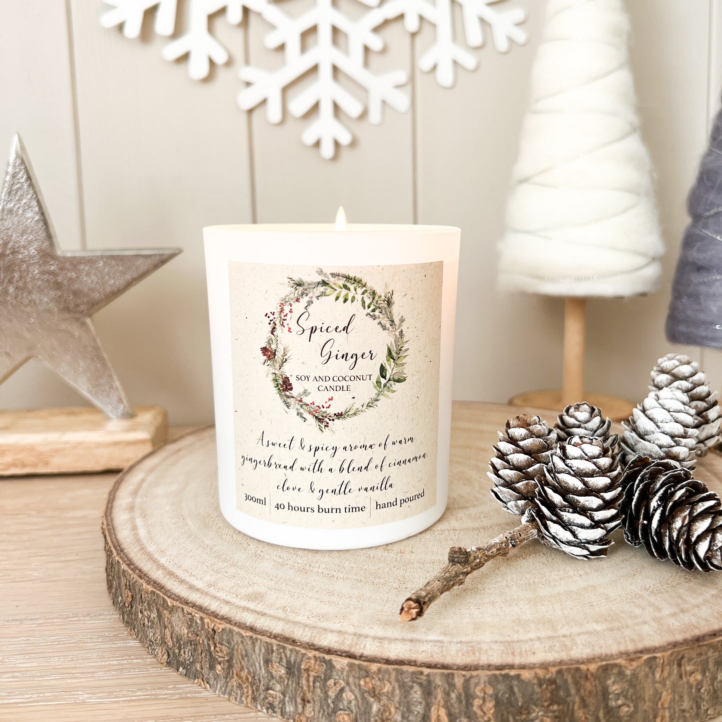 Soy and Coconut Wax Scented Candle, Christmas Wreath Design - 300ml - 5 Scents, 4 Jar Colours