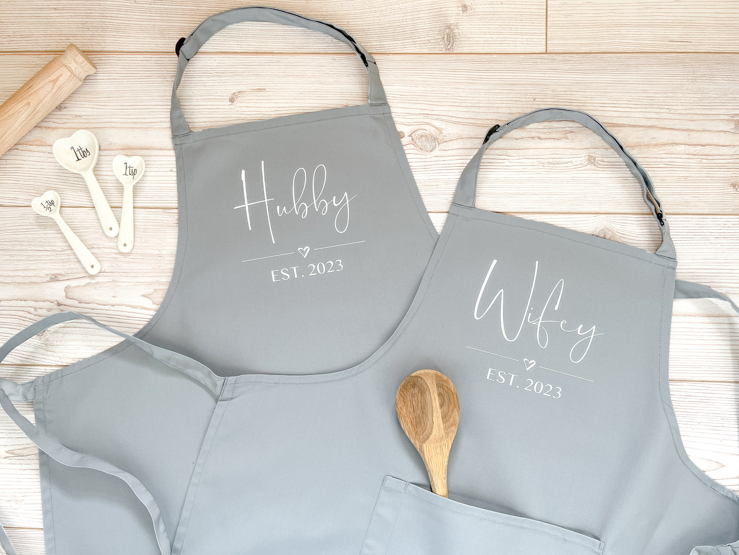 Set of 2 Hubby and Wifey Personalised Adult Aprons With or Without Pocket, Any Name or Wording. Choice of Colours. Wedding Present, Mr and Mrs